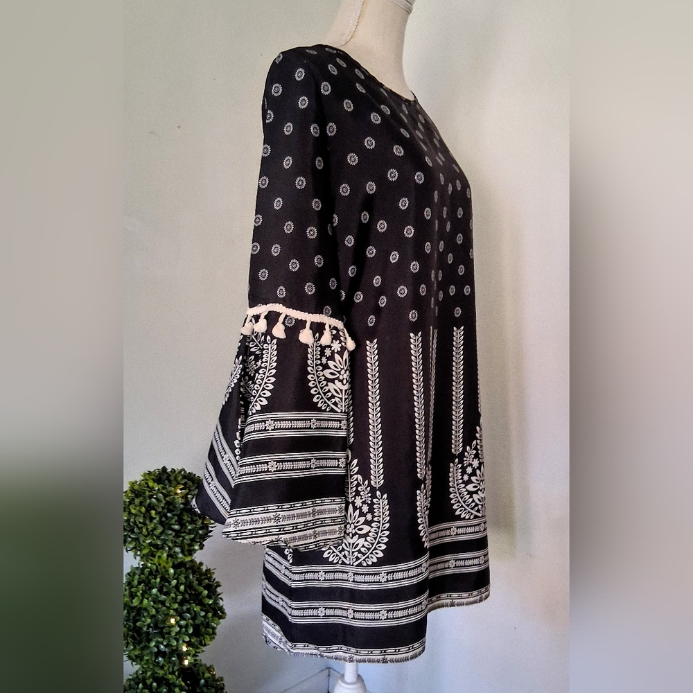 Black & White Blouse - Pom Pom Banded Sleeves - Open Sleeves - Large - Picture 4 of 8